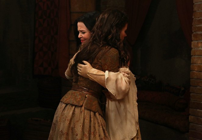 Once Upon a Time - Season 2 - Child of the Moon - Photos - Ginnifer Goodwin
