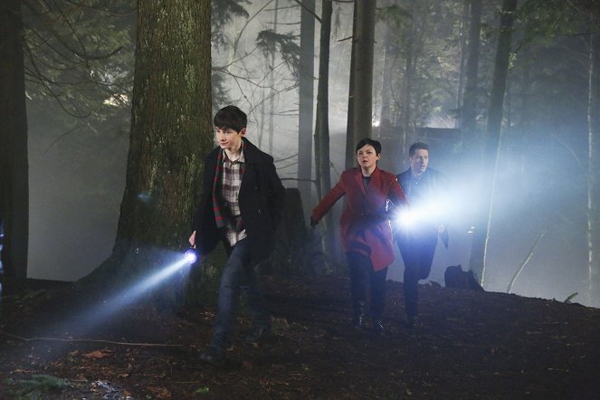 Once Upon a Time - Season 4 - Heart of Gold - Photos - Jared Gilmore, Ginnifer Goodwin, Josh Dallas
