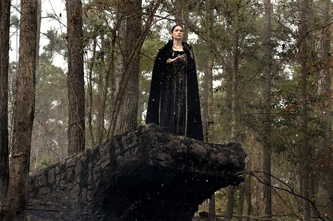 Salem - Season 2 - Blood Kiss - Photos - Janet Montgomery