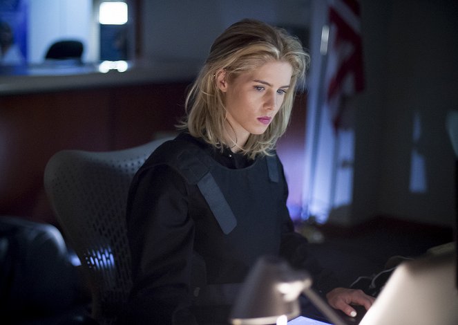Arrow - Season 5 - Vigilante - Photos - Emily Bett Rickards