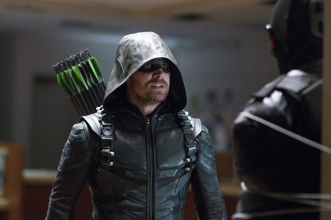 Arrow - Season 5 - Vigilante - Photos - Stephen Amell