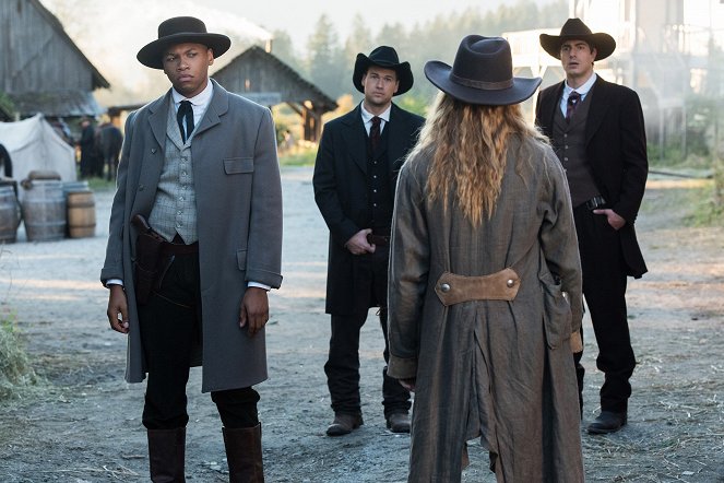 Legends of Tomorrow - Outlaw Country - Photos - Franz Drameh, Nick Zano, Brandon Routh