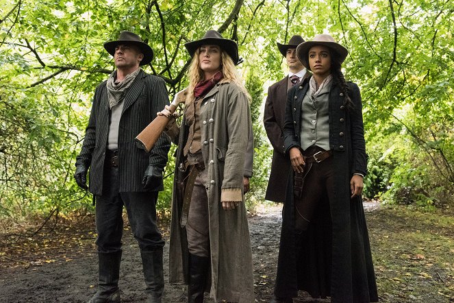 Legends of Tomorrow - Season 2 - Outlaw Country - Van film - Dominic Purcell, Caity Lotz, Maisie Richardson-Sellers