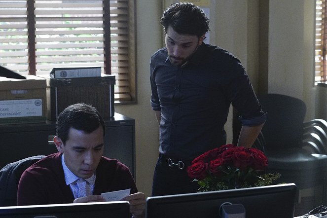 How to Get Away with Murder - No More Blood - Photos - Conrad Ricamora, Jack Falahee