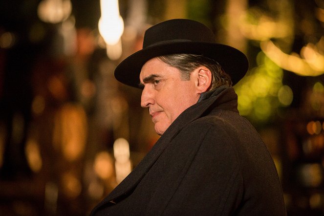 Close to the Enemy - Episode 4 - Photos - Alfred Molina