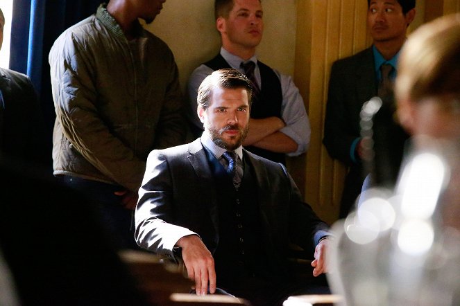 How to Get Away with Murder - Season 2 - She's Dying - Photos - Charlie Weber