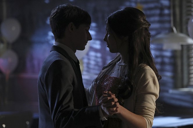 Once Upon a Time - I'll Be Your Mirror - Photos - Jared Gilmore, Olivia Steele-Falconer