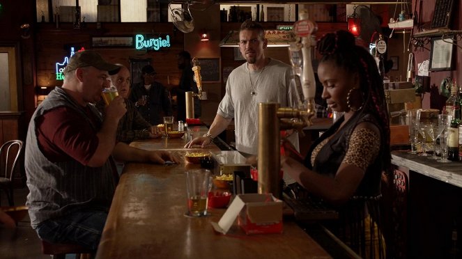 Shameless - You'll Never Ever Get a Chicken in Your Whole Entire Life - Photos - Jim Hoffmaster, Steve Howey, Shanola Hampton