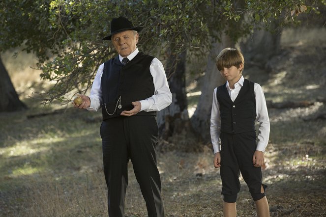 Westworld - The Maze - The Adversary - Photos - Anthony Hopkins, Oliver Bell