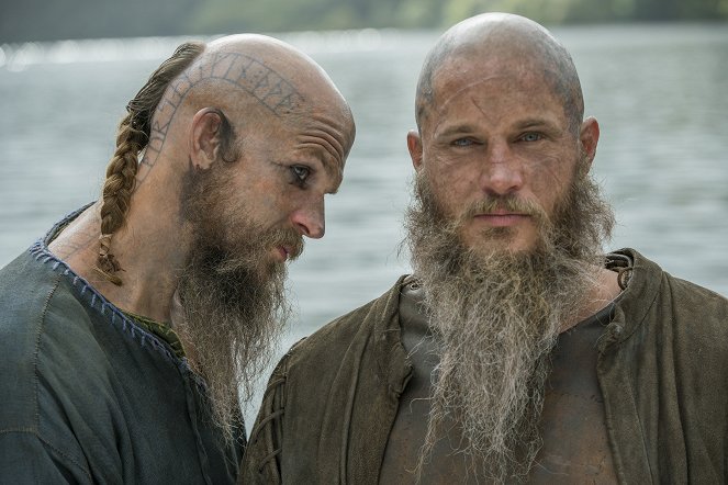 Vikingek - Season 4 - A kívülálló - Promóció fotók - Gustaf Skarsgård, Travis Fimmel