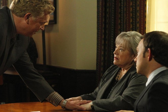 Harry's Law - Heat of Passion - Photos - Kathy Bates, Nate Corddry