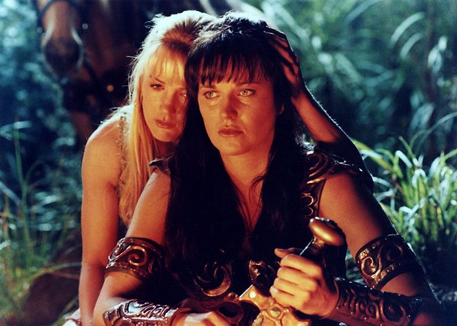 Xena - Season 4 - Locked Up and Tied Down - Photos - Renée O'Connor, Lucy Lawless