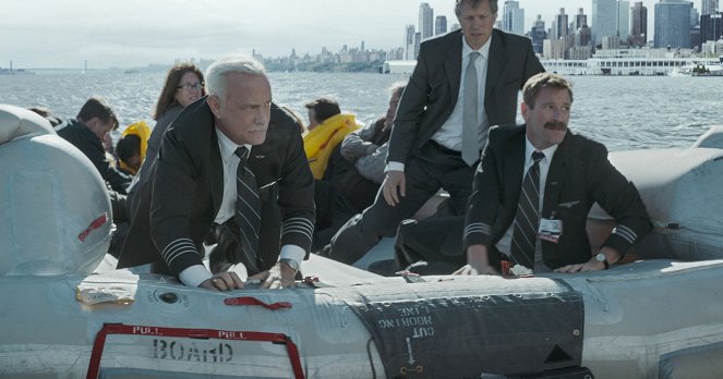 Sully: Miracle on the Hudson - Photos - Tom Hanks, Aaron Eckhart