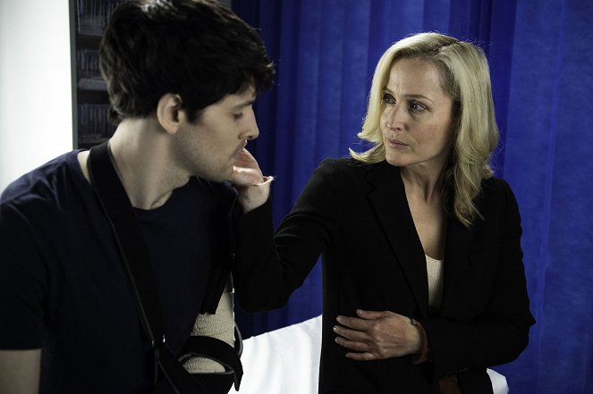 The Fall - Season 3 - Silence and Suffering - Photos - Colin Morgan, Gillian Anderson