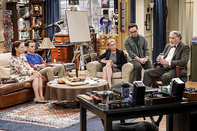 The Big Bang Theory - Season 10 - The Conjugal Conjecture - Photos - Laurie Metcalf, Jim Parsons, Christine Baranski, Johnny Galecki, Judd Hirsch