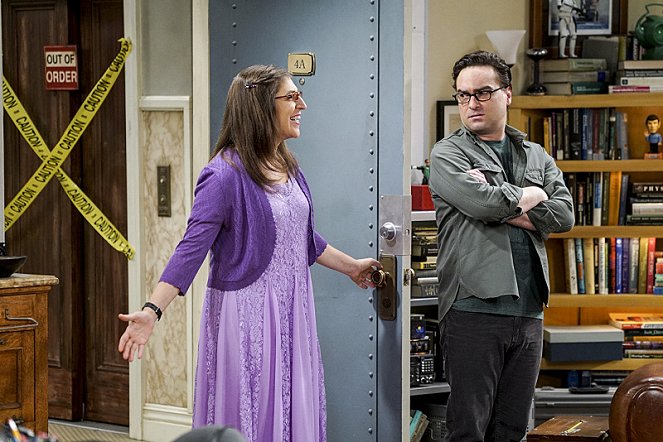 The Big Bang Theory - Season 10 - The Conjugal Conjecture - Photos - Mayim Bialik, Johnny Galecki