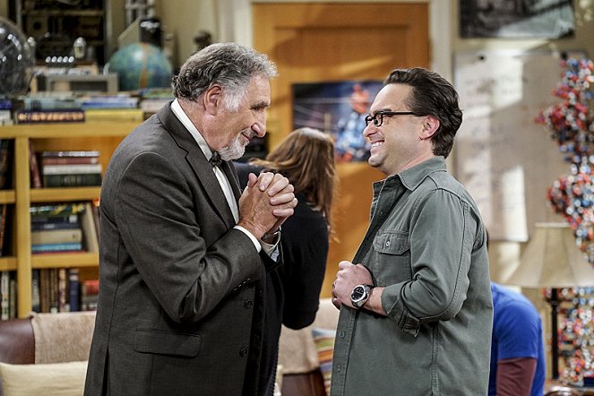 The Big Bang Theory - Season 10 - The Conjugal Conjecture - Photos - Judd Hirsch, Johnny Galecki