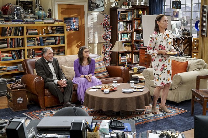 The Big Bang Theory - Season 10 - Die Beischlaf-Vermutung - Filmfotos - Judd Hirsch, Mayim Bialik, Laurie Metcalf