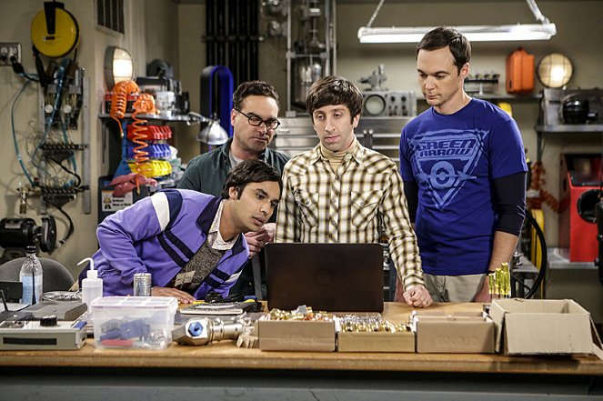 The Big Bang Theory - The Military Miniaturization - Van film - Kunal Nayyar, Johnny Galecki, Simon Helberg, Jim Parsons