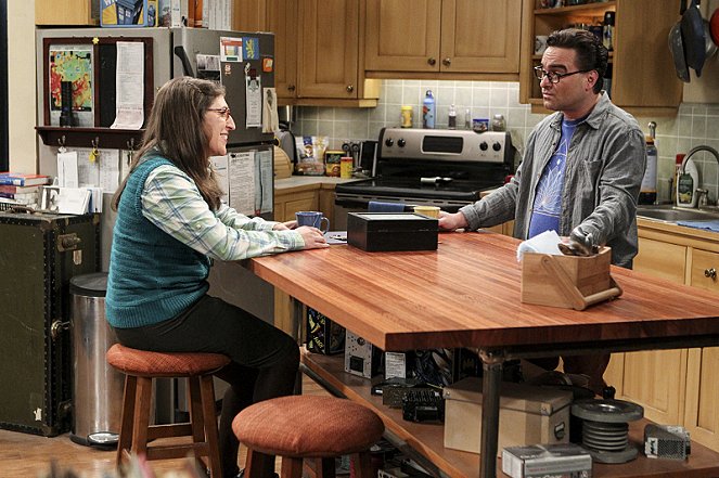 The Big Bang Theory - Die Whirlpool-Kontamination - Filmfotos - Mayim Bialik, Johnny Galecki