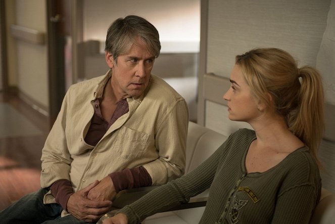 The Exorcist - Chapter Eight: The Griefbearers - Photos - Alan Ruck, Brianne Howey