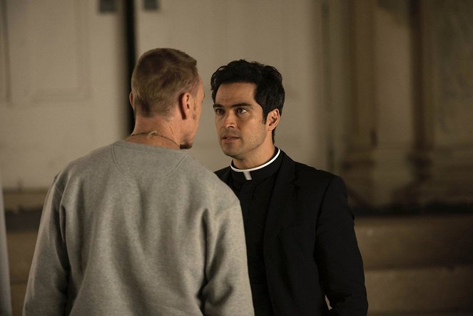 The Exorcist - Chapter Six: Star of the Morning - Do filme - Alfonso Herrera