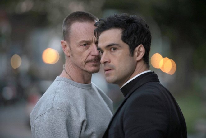 The Exorcist - Chapter Six: Star of the Morning - Do filme - Ben Daniels, Alfonso Herrera