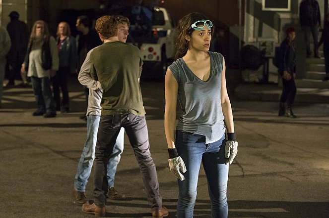 Shameless - You Sold Me the Laundromat, Remember? - Photos - Jeremy Allen White, Emmy Rossum