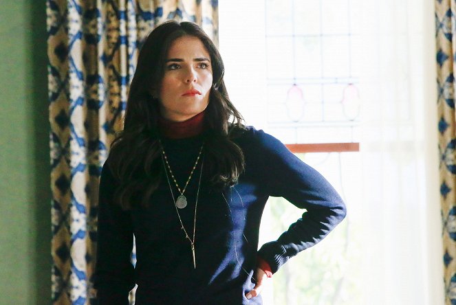 How to Get Away with Murder - Skanks Get Shanked - Photos - Karla Souza