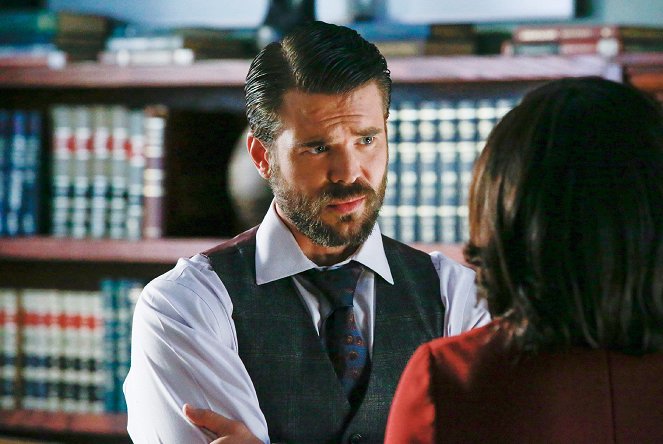 How to Get Away with Murder - Skanks Get Shanked - Photos - Charlie Weber