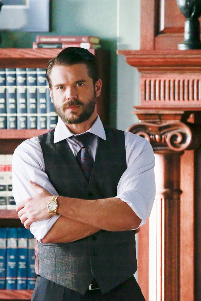 How to Get Away with Murder - Skanks Get Shanked - Photos - Charlie Weber