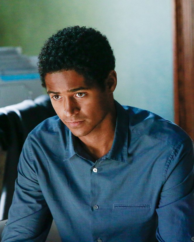 How to Get Away with Murder - Skanks Get Shanked - Photos - Alfred Enoch