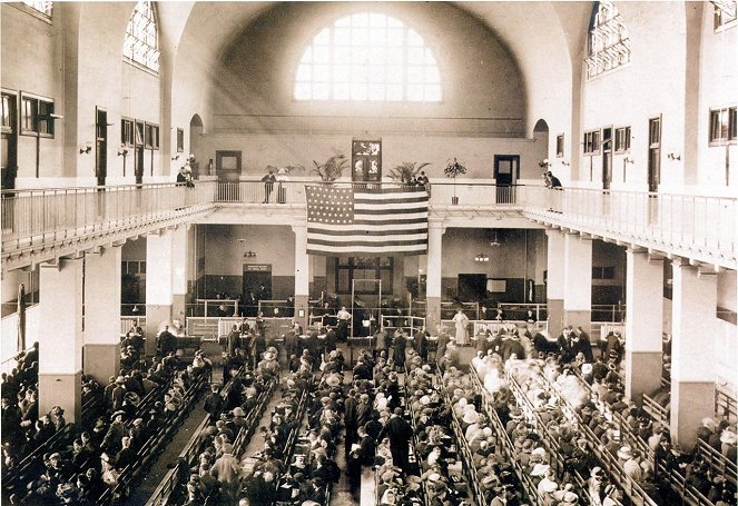 Ellis Island, une histoire du rêve américain - Film