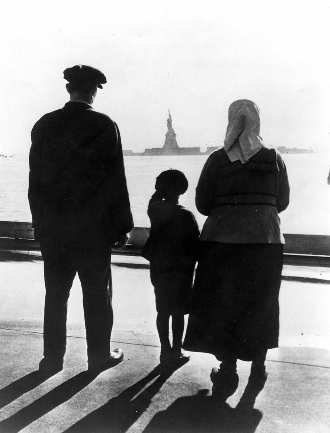 Ellis Island, une histoire du rêve américain - Van film