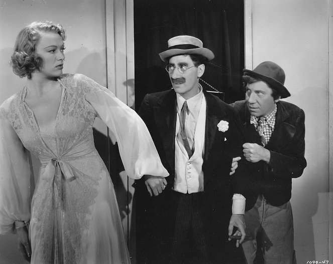 V cirkuse - Z filmu - Eve Arden, Groucho Marx, Chico Marx