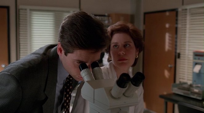 The X-Files - Young at Heart - Van film - David Duchovny, Christine Estabrook