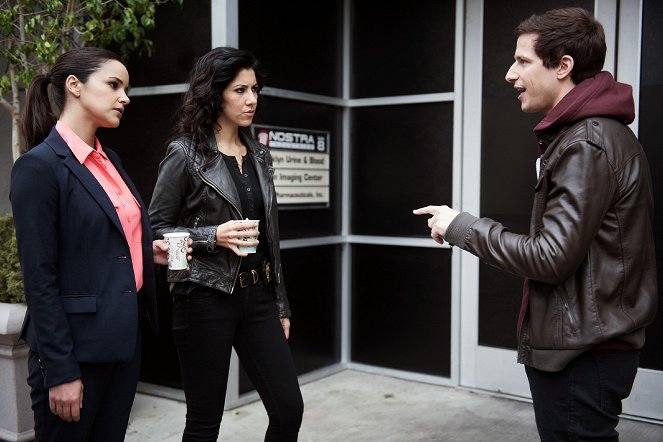 Brooklyn Nine-Nine - Season 2 - Sabotage - Photos - Melissa Fumero, Stephanie Beatriz, Andy Samberg