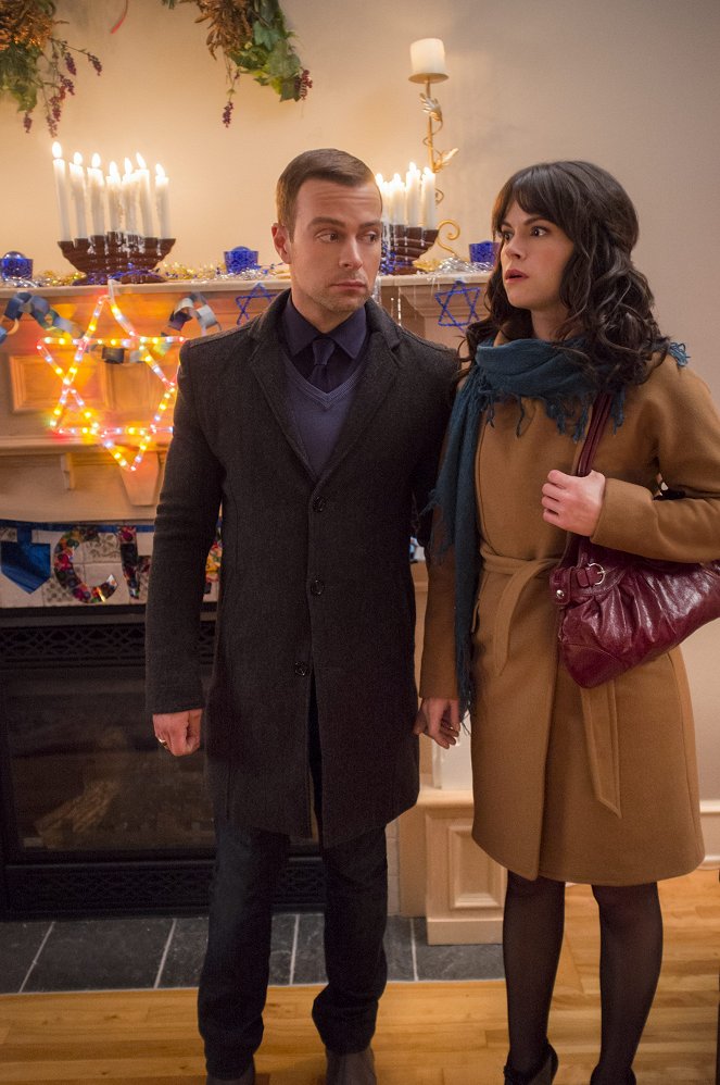 Hitched for the Holidays - Filmfotos - Joey Lawrence, Emily Hampshire