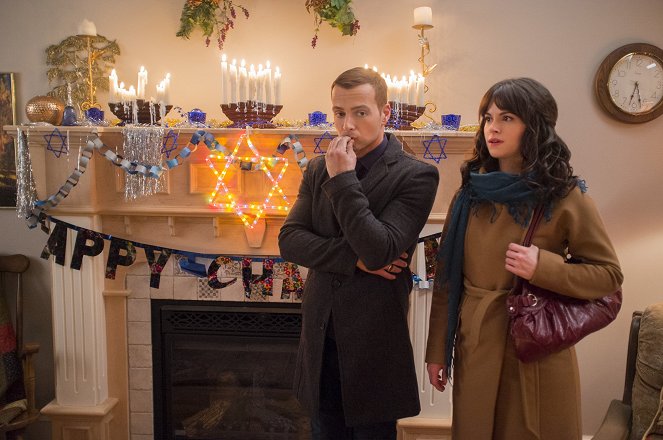 Hitched for the Holidays - Filmfotos - Joey Lawrence, Emily Hampshire