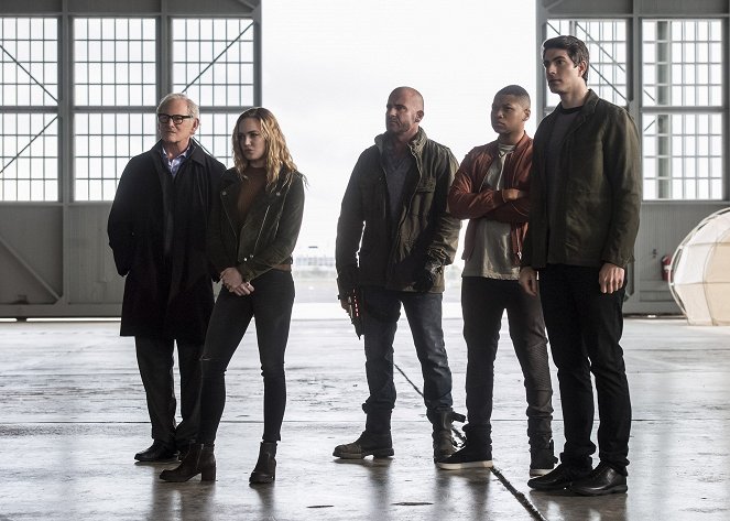 The Flash - Invasion! - Filmfotos - Victor Garber, Caity Lotz, Dominic Purcell, Franz Drameh, Brandon Routh