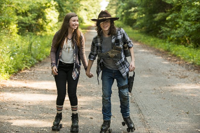 The Walking Dead - Season 7 - Go Getters - Photos - Katelyn Nacon, Chandler Riggs