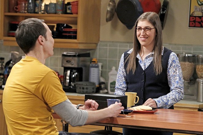 The Big Bang Theory - Season 8 - Der Mann, der beide im Bett hatte - Filmfotos - Mayim Bialik