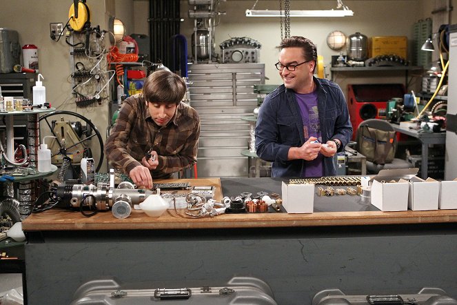 The Big Bang Theory - The Solder Excursion Diversion - Photos - Simon Helberg, Johnny Galecki