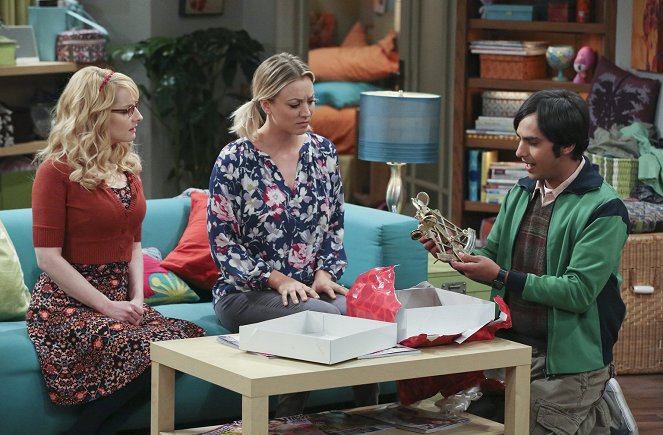 The Big Bang Theory - The Application Deterioration - Van film - Melissa Rauch, Kaley Cuoco, Kunal Nayyar
