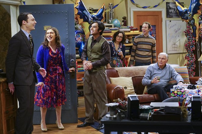 The Big Bang Theory - Lebe lang und in Frieden - Filmfotos - Jim Parsons, Mayim Bialik, Kunal Nayyar, Sara Gilbert, Kevin Sussman, Adam West