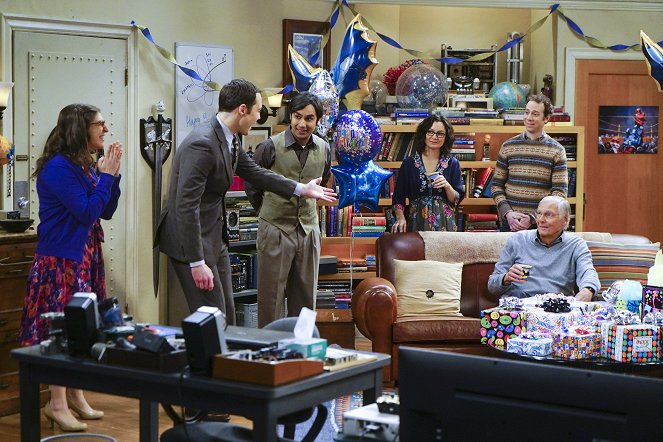 The Big Bang Theory - Lebe lang und in Frieden - Filmfotos - Mayim Bialik, Jim Parsons, Kunal Nayyar, Sara Gilbert, Kevin Sussman, Adam West