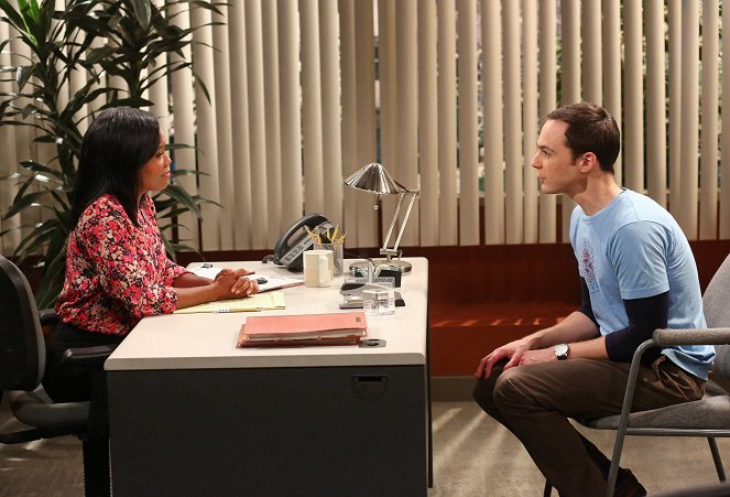The Big Bang Theory - Season 8 - The Junior Professor Solution - Van film - Regina King, Jim Parsons