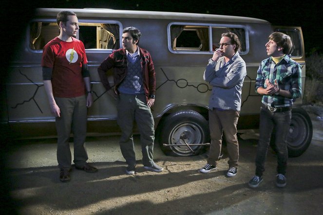 The Big Bang Theory - Season 9 - Feynmans Van - Filmfotos - Jim Parsons, Kunal Nayyar, Johnny Galecki, Simon Helberg