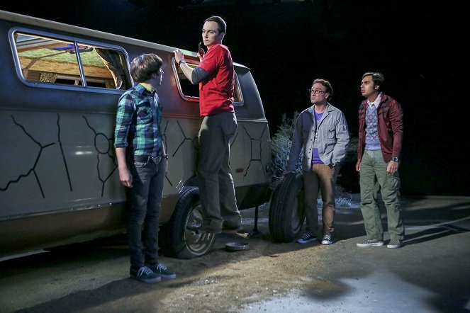 The Big Bang Theory - Season 9 - Feynmans Van - Filmfotos - Simon Helberg, Jim Parsons, Johnny Galecki, Kunal Nayyar