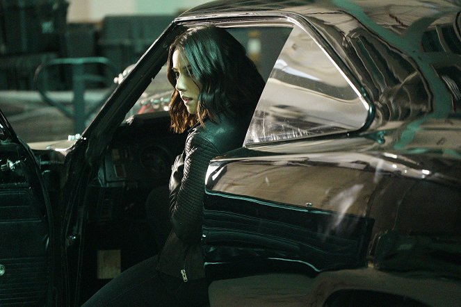 Agents of S.H.I.E.L.D. - Deals with Our Devils - Van film - Chloe Bennet